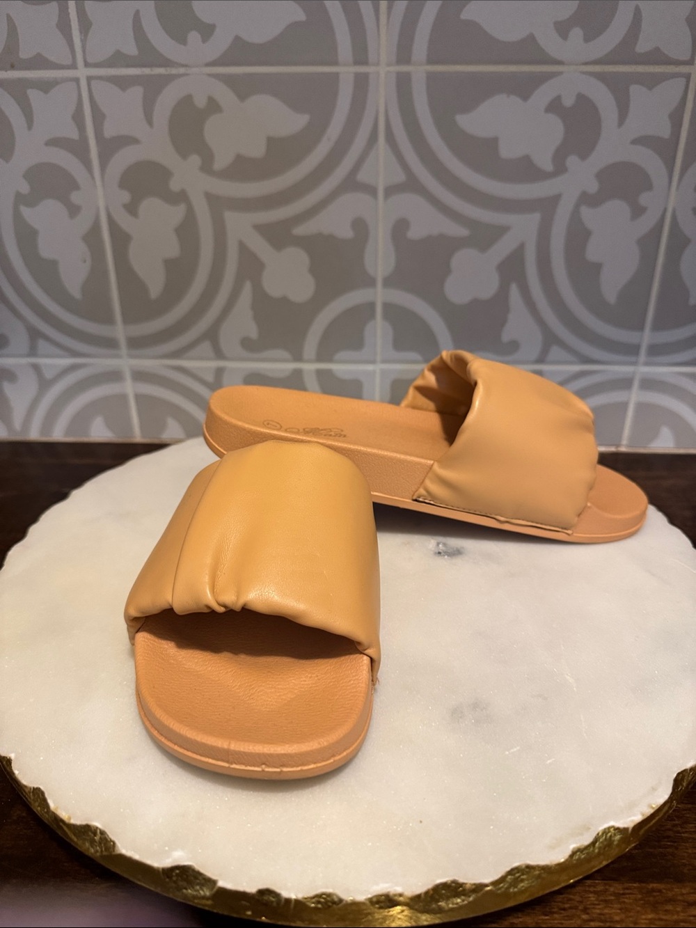 Women’s Padded Slide Sandals in Tan